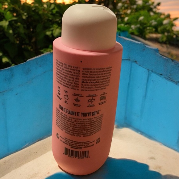 SOL DE JANEIRO BEIJA FLOR Skin Renewing Body Wash 13 fl oz. - Picture 2 of 2